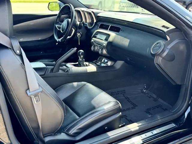 Photo of 2010 Black Chevrolet Camaro