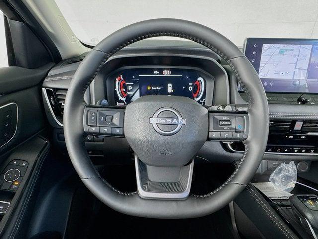 Photo of 2026 Everest White Pearl Tricoat Nissan Rogue