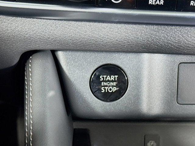 Photo of 2026 Everest White Pearl Tricoat Nissan Rogue