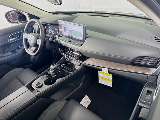 Photo of 2026 Everest White Pearl Tricoat Nissan Rogue