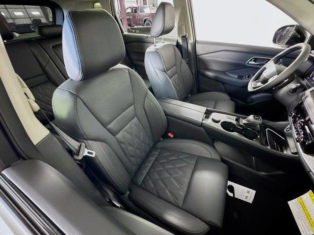 Photo of 2026 Everest White Pearl Tricoat Nissan Rogue
