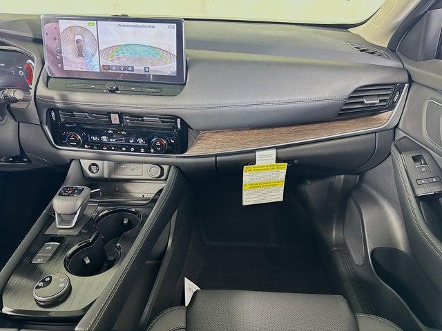 Photo of 2026 Everest White Pearl Tricoat Nissan Rogue