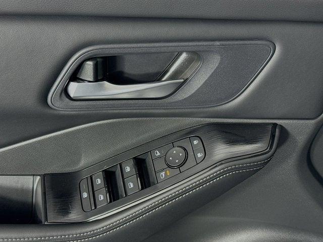 Photo of 2025 Everest White Pearl Nissan Rogue