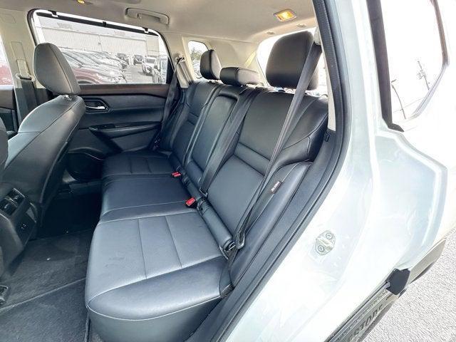 Photo of 2022 Pearl White Tricoat Nissan Rogue