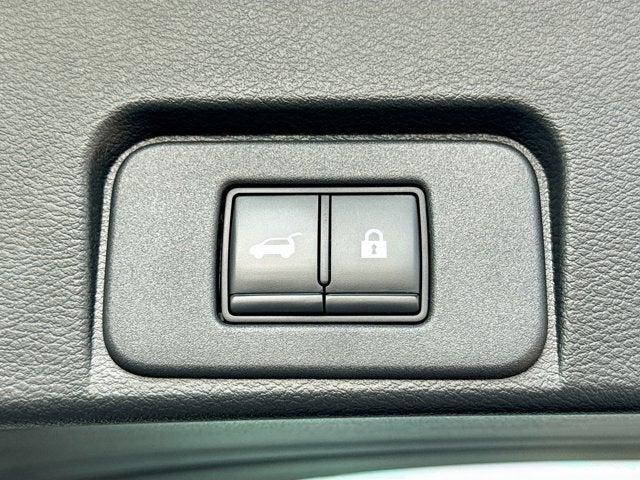 Photo of 2022 Pearl White Tricoat Nissan Rogue