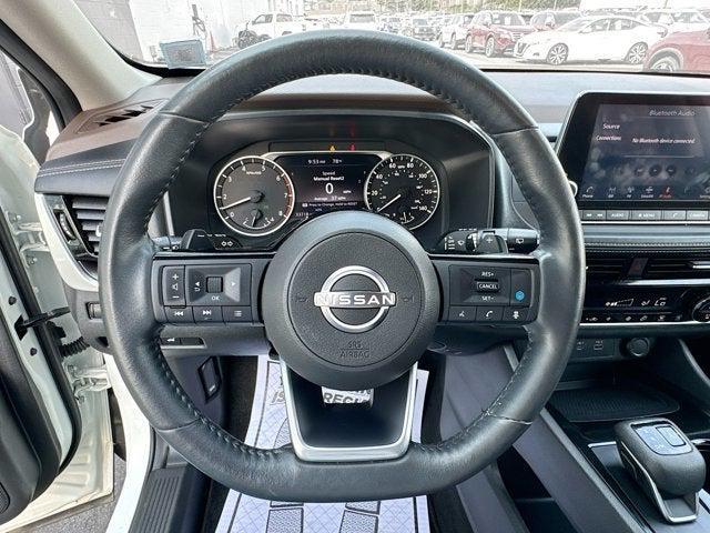 Photo of 2022 Pearl White Tricoat Nissan Rogue