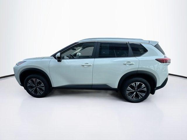 Photo of 2022 Pearl White Tricoat Nissan Rogue