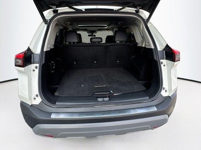 Photo of 2022 Pearl White Tricoat Nissan Rogue
