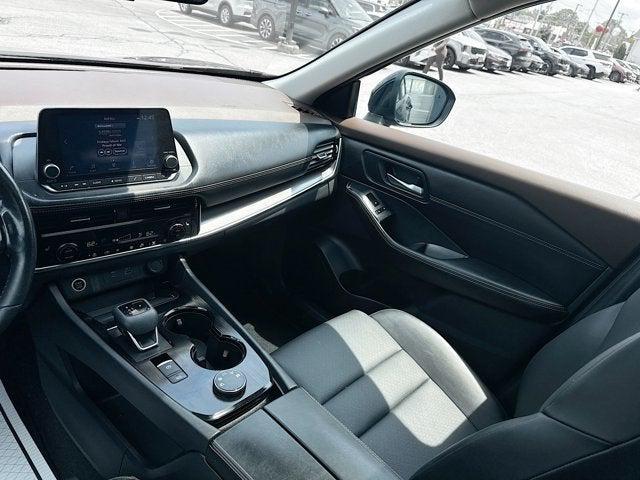 Photo of 2022 Super Black Nissan Rogue