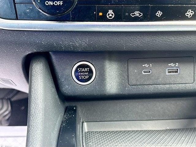 Photo of 2022 Super Black Nissan Rogue
