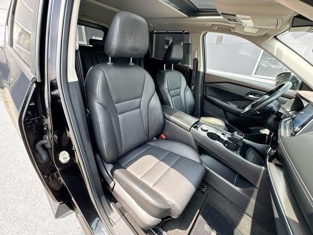 Photo of 2022 Super Black Nissan Rogue