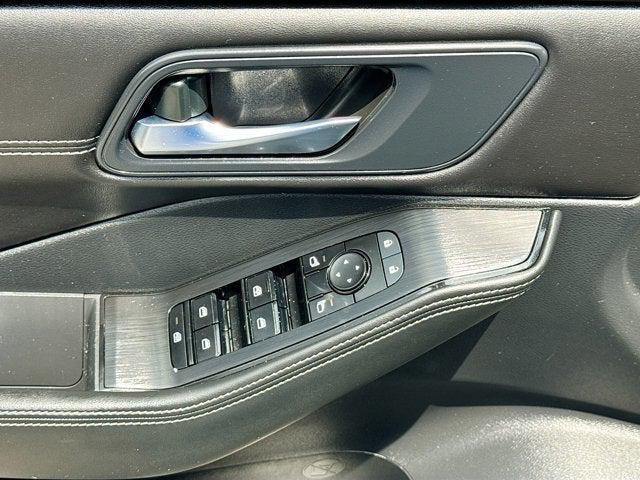 Photo of 2022 Super Black Nissan Rogue