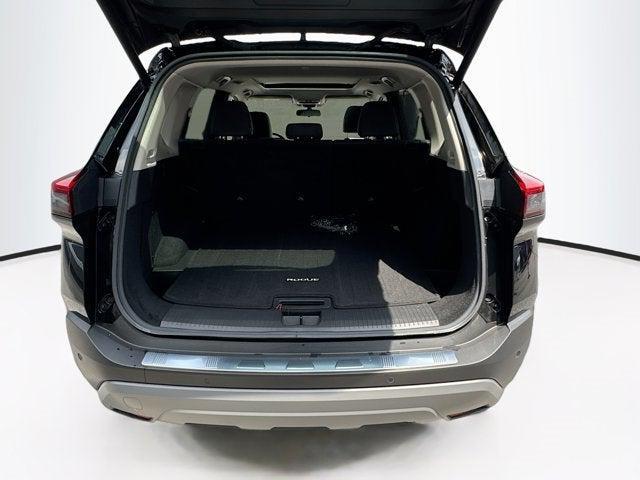Photo of 2022 Super Black Nissan Rogue