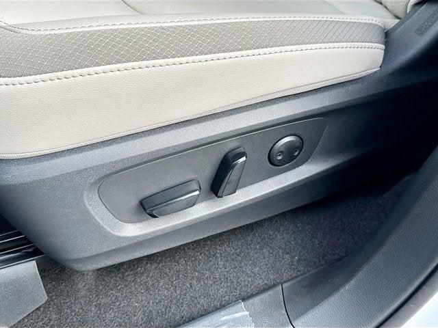Photo of 2025 Everest White Pearl Tricoat Nissan Pathfinder