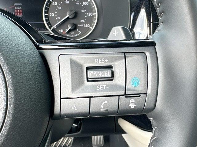 Photo of 2025 Everest White Pearl Tricoat Nissan Pathfinder