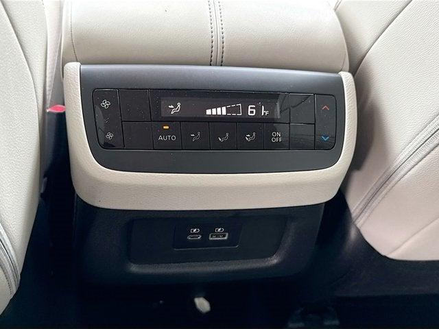 Photo of 2025 Everest White Pearl Tricoat Nissan Pathfinder