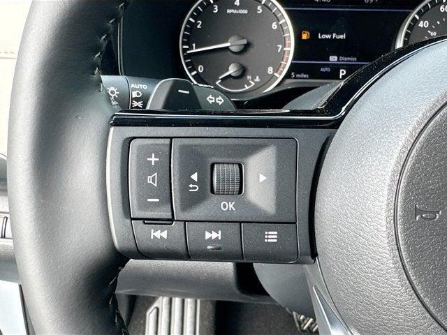 Photo of 2025 Everest White Pearl Tricoat Nissan Pathfinder