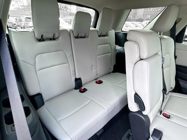 Photo of 2025 Everest White Pearl Tricoat Nissan Pathfinder