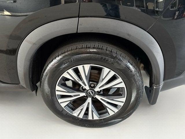 Photo of 2022 Super Black Nissan Rogue