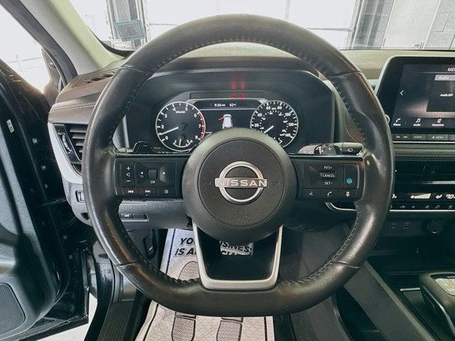 Photo of 2022 Super Black Nissan Rogue