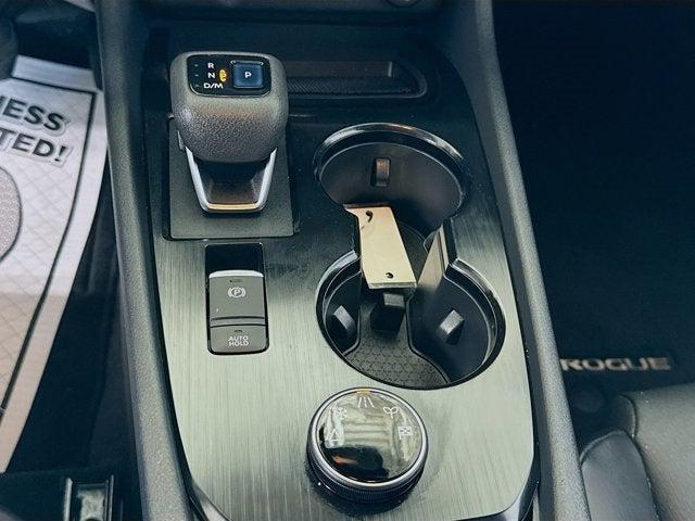 Photo of 2022 Super Black Nissan Rogue