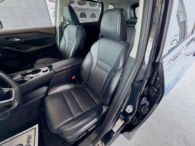 Photo of 2022 Super Black Nissan Rogue