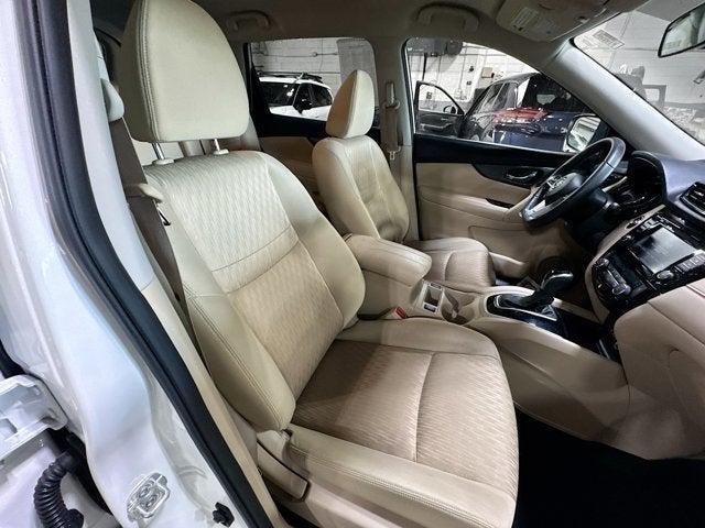 Photo of 2020 Pearl White Tricoat Nissan Rogue