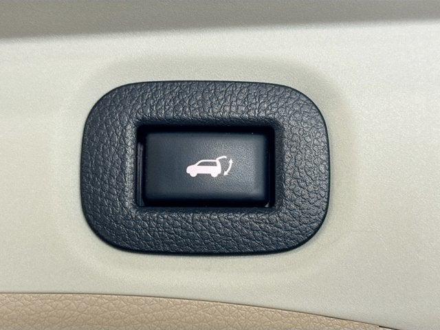Photo of 2020 Pearl White Tricoat Nissan Rogue