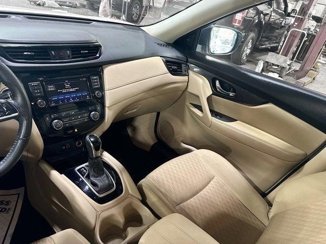 Photo of 2020 Pearl White Tricoat Nissan Rogue