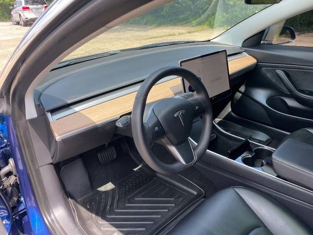 Photo of 2020 Deep Blue Metallic Tesla Model 3