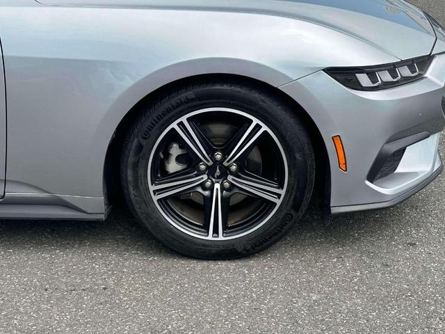 Photo of 2024 Iconic Silver Metallic Ford Mustang