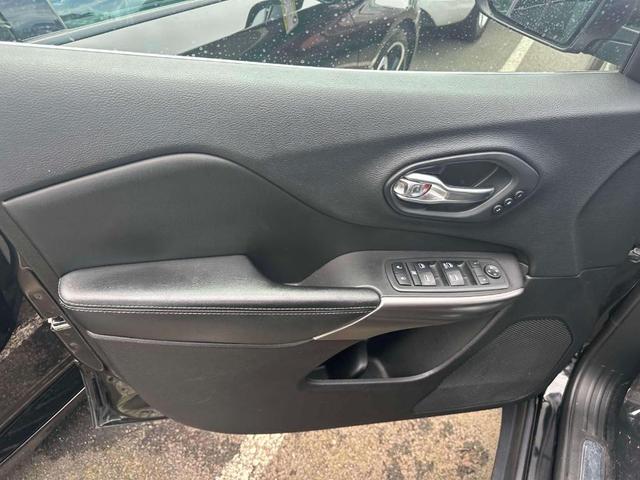 Photo of 2019 Black Jeep Cherokee