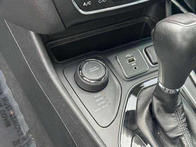 Photo of 2019 Black Jeep Cherokee