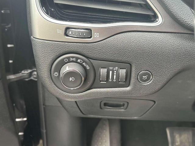 Photo of 2019 Black Jeep Cherokee