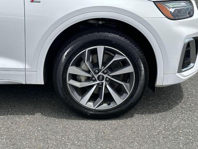 Photo of 2024 Arkona White Audi Q5