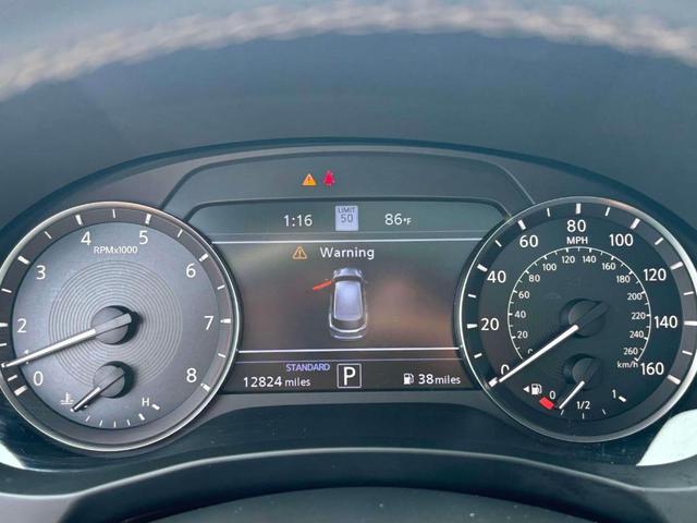 Photo of 2024 White INFINITI QX50