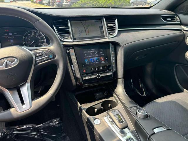 Photo of 2024 White INFINITI QX50