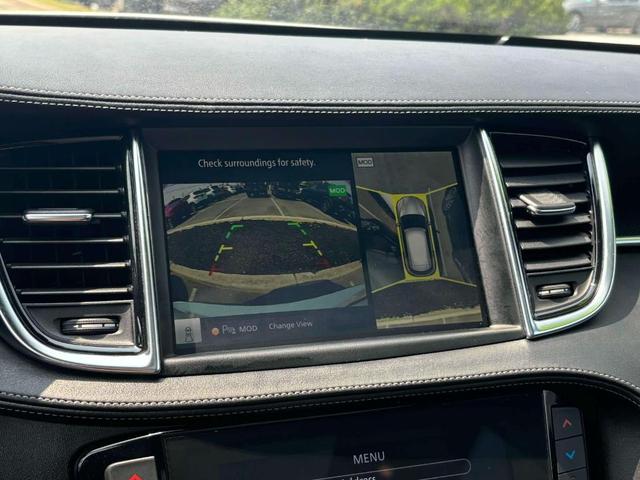 Photo of 2024 White INFINITI QX50