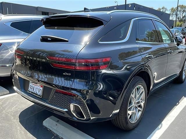 Photo of 2025 Vik Black Genesis GV70