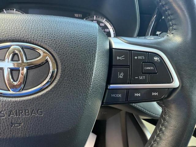 Photo of 2023 Magnetic Gray Metallic Toyota Highlander