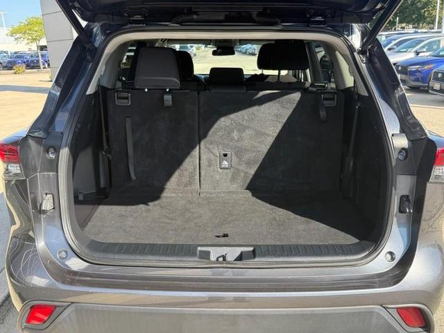 Photo of 2023 Magnetic Gray Metallic Toyota Highlander