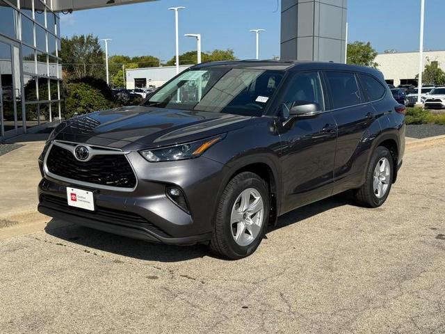 Photo of 2023 Magnetic Gray Metallic Toyota Highlander