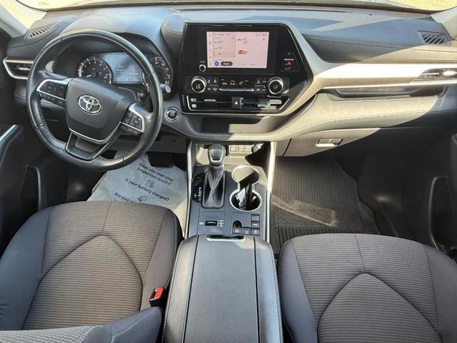 Photo of 2023 Magnetic Gray Metallic Toyota Highlander