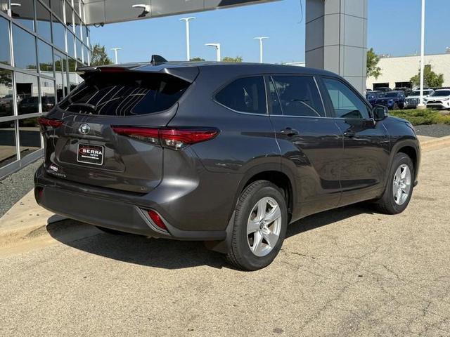 Photo of 2023 Magnetic Gray Metallic Toyota Highlander