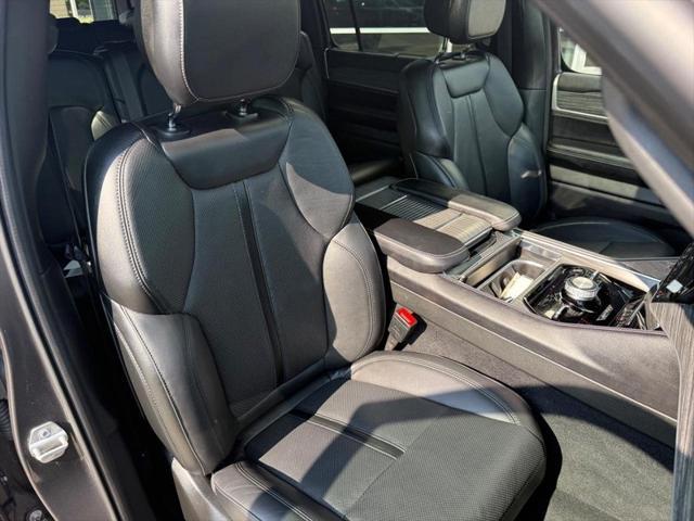 Photo of 2023 Baltic Gray Metallic Clearcoat Jeep Wagoneer