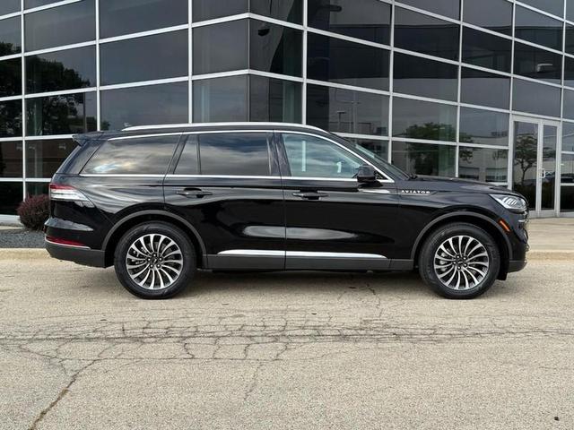 Photo of 2022 Infinite Black Metallic Clearcoat Lincoln Aviator