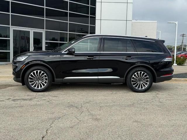 Photo of 2022 Infinite Black Metallic Clearcoat Lincoln Aviator
