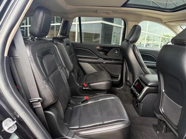 Photo of 2022 Infinite Black Metallic Clearcoat Lincoln Aviator