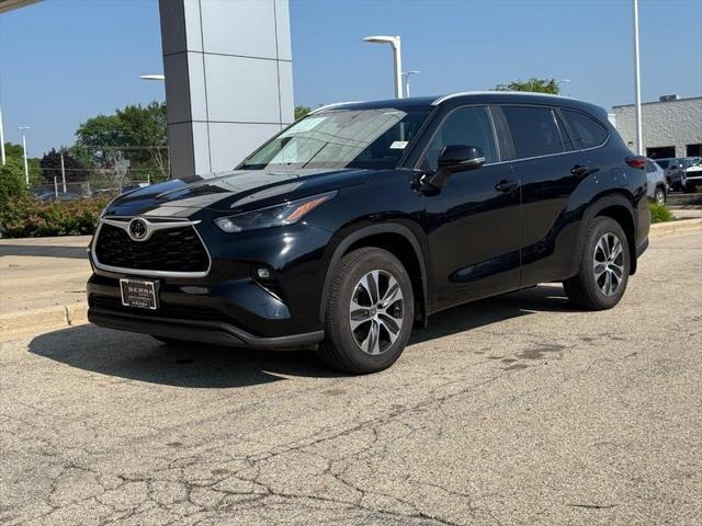 Photo of 2023 Midnight Black Metallic Toyota Highlander