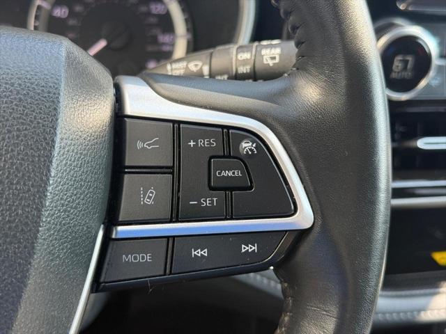 Photo of 2023 Midnight Black Metallic Toyota Highlander